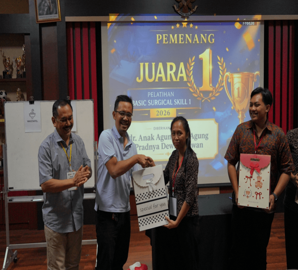Apresiasi kepada peserta terbaik pada penutupan pelatihan
