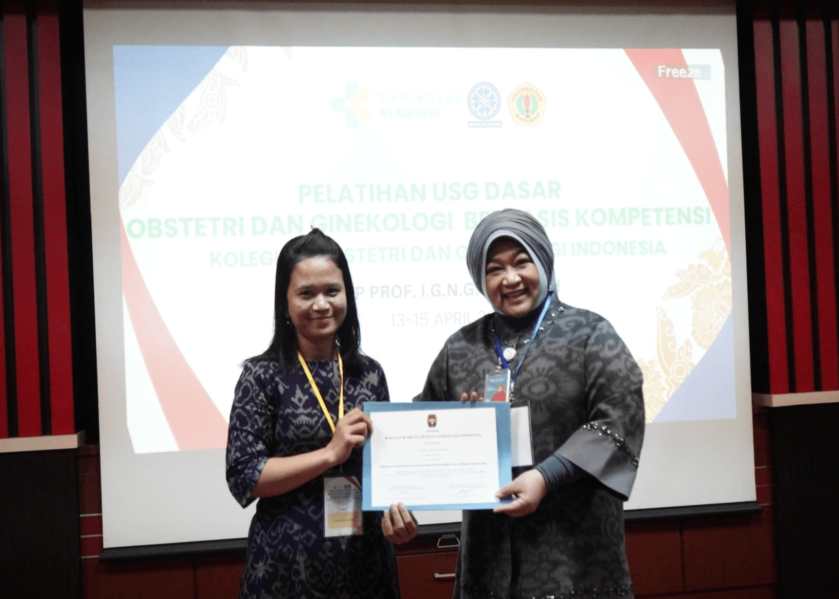 Peserta dan tim pengajar berfoto bersama pada penutupan Pelatihan USG Dasar 2026